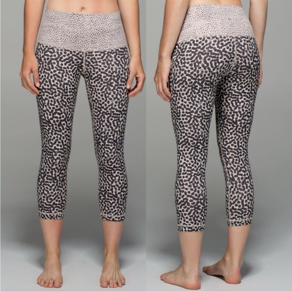 lululemon athletica Pants - Lululemon Wunder Under Crop II Roll Down in Dottie Dash / Ace Spot Grain Black